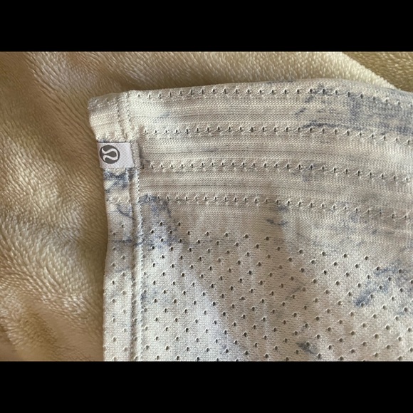 Lulu lemon workout tank size 8 - Picture 3 of 3